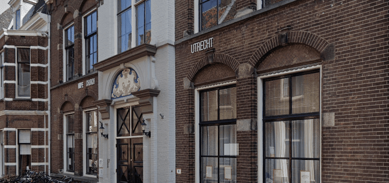 FNL Circle Gathering locatie, voorgevel van de historische Boothstraatkerk in Utrecht, met bakstenen architectuur en grote ramen