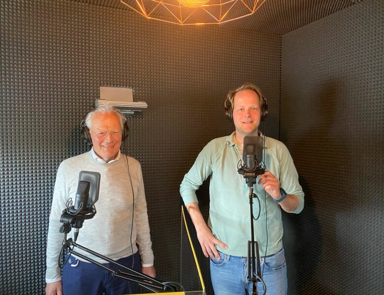 Boy en Niek van Droffelaar bij een podcast leaders into the wild